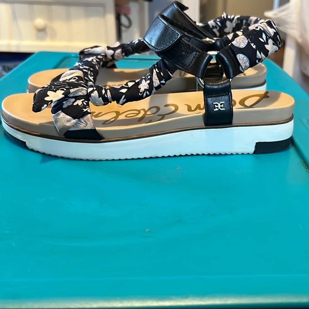 Sam Edelman Black and White Sandals with Elastic Straps - Picture 2 of 4